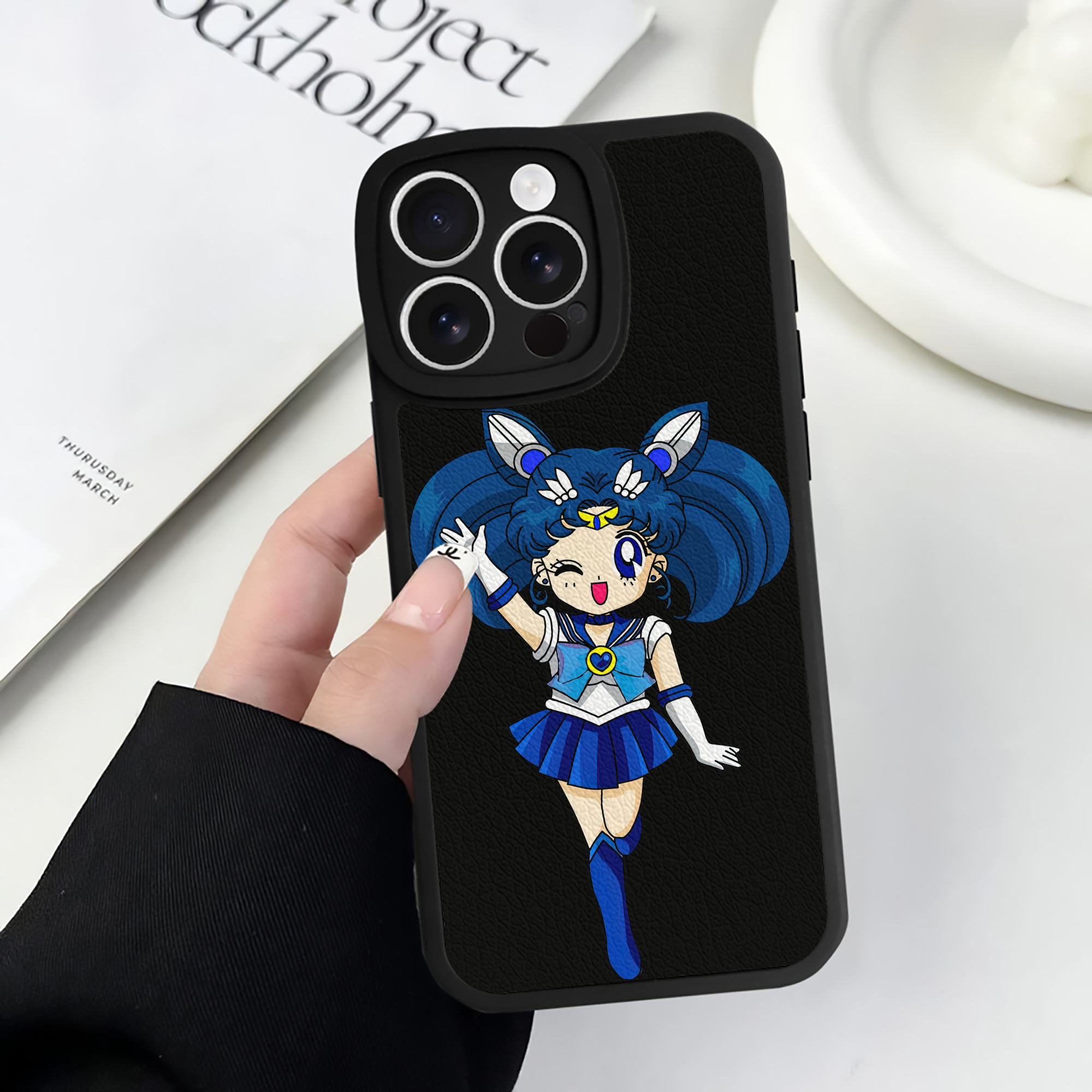 （画像用） 美少女戦士セーラームーン 水野 亜美 みずの あみ Sailor Moon Mizuno Ami 【iPhone 16シリーズ対応】シリコンスマホケース（レザー調） 材質：シリコン
